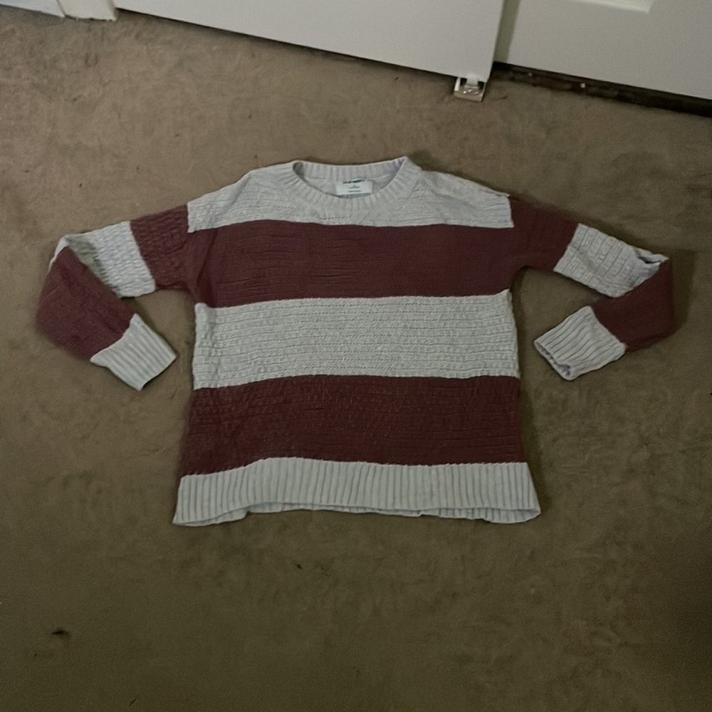 maroon and light grey cute sweater